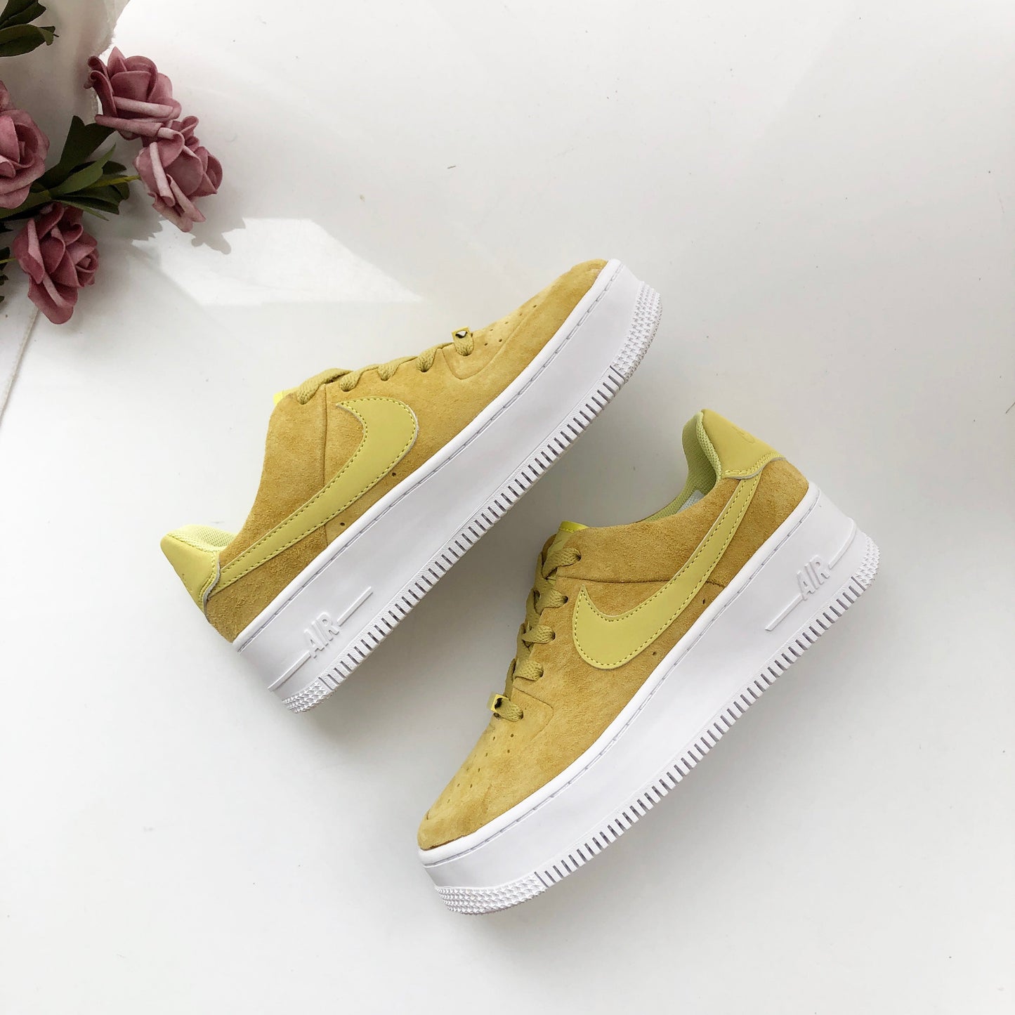 Air Force 1 SAGE LOW LX Yellow - whatever on 